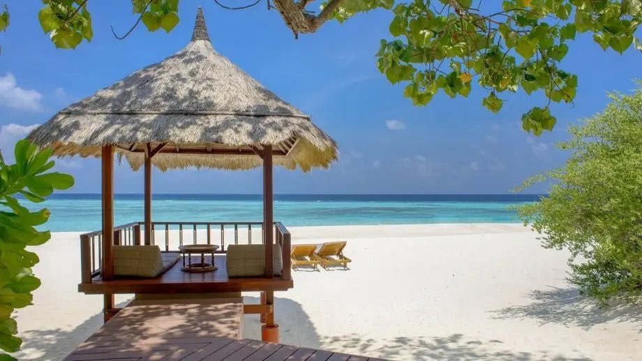Beachfront Pool Villa at Banyan Tree Vabbinfaru, view 4